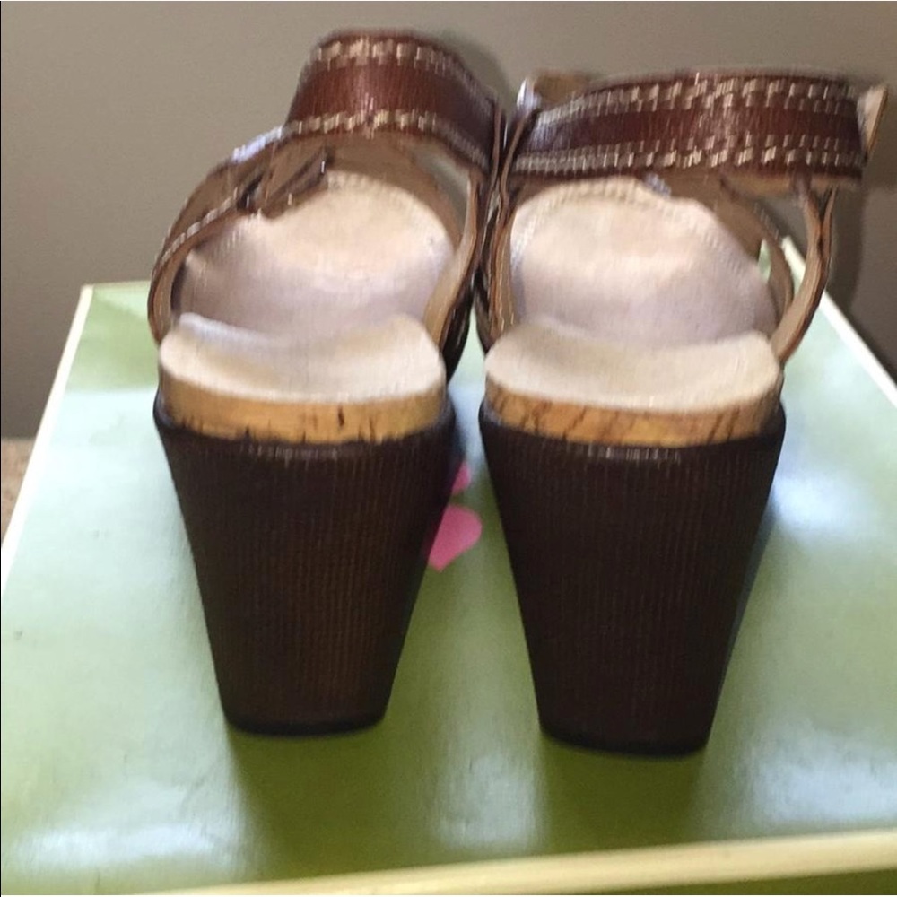 Naturalizer Chunky Heel Brown Sandals - Picture 4 of 8